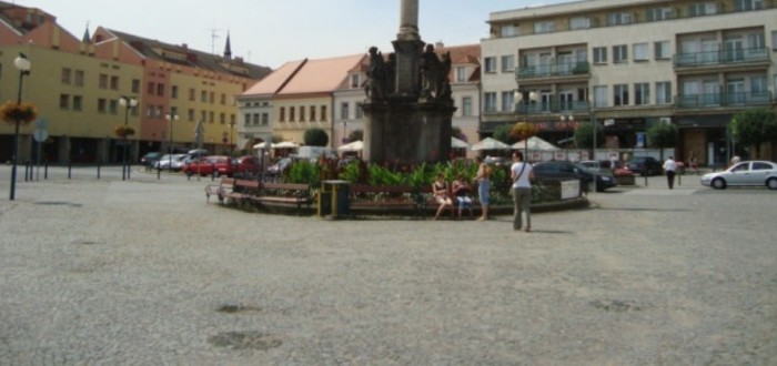 Okolní ulice v rámci nymburského centra by již brzy měly přinést nová parkovací místa. Momentálně jich je nedostatek.