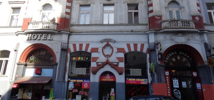Hotel Pošta se nachází v historickém centru vedle náměstí v Tyršově ulici