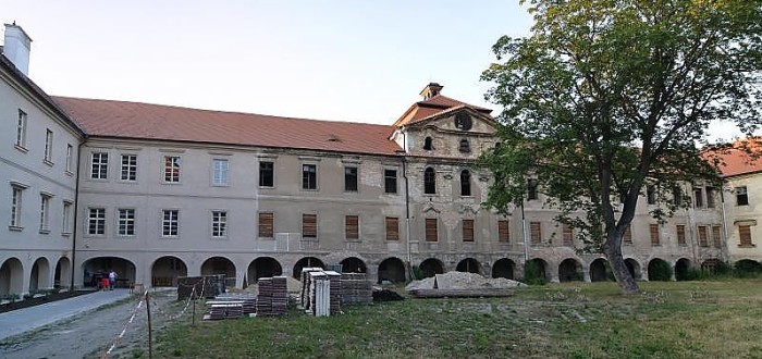 Buštěhradský zámek se po sedmi letech vrátí městu. Jaké s ním má radnice úmysly?