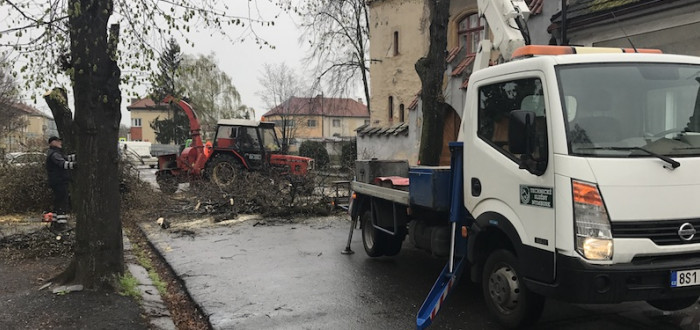 Docela smutný pohled na Lipovou ulici, kde se jen kácí. Jak to bude dál?