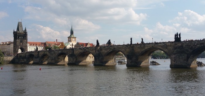 Dle legendy dorazila z Velvar sice vejce, ale vařená