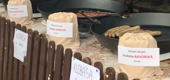 Klobáskofest ve Velkých Popovicích nabízel několik desítek druhů klobás