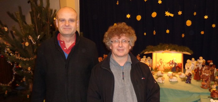 Vlevo jáhen a kaplan Vladimír Hudousek, vpravo Petr Prokop