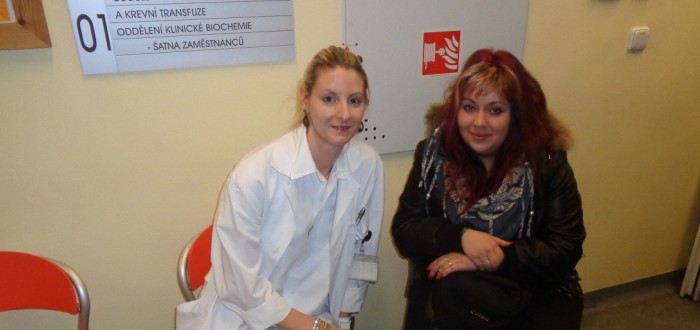 MUDr. Michaela Kořánová se zájemkyní o darování dřeně Zuzanou Zelenkovou