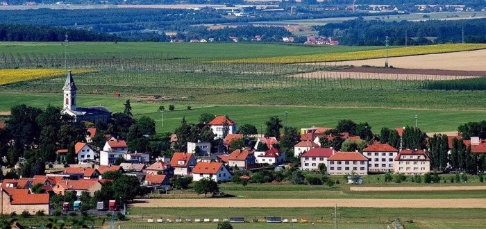 Na Říp je to z obce asi 3 kilometry
