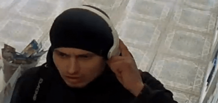 Pachatel, vracející se na místo činu