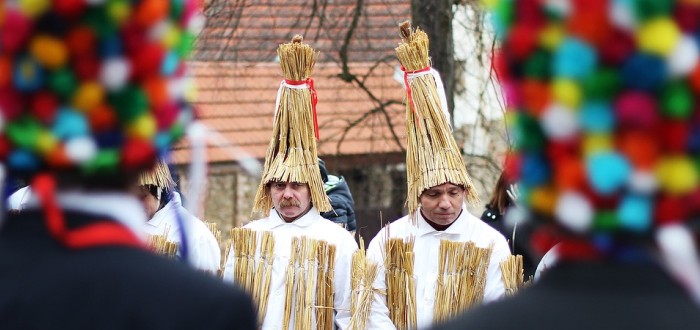Veselé masky v ulicích, zabijačka a tanec!
