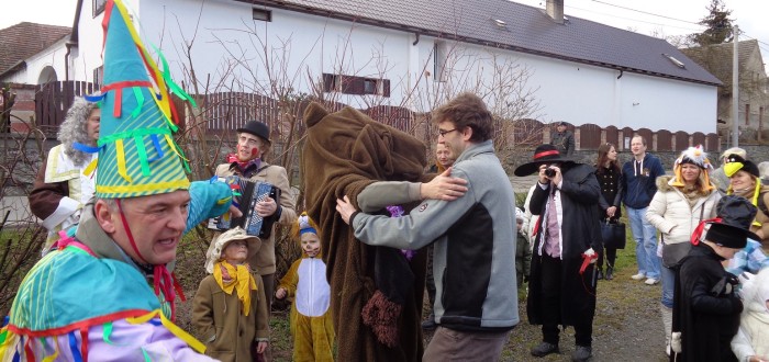 Starosta tančí s medvědem