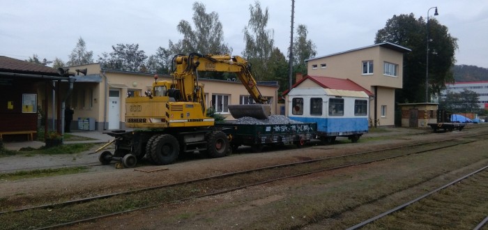 Stav trati v Týnci nad Sázavou před rekonstrukcí