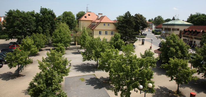 Náměstí v Průhonicích