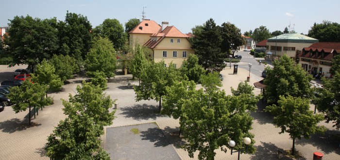 Náměstí v Průhonicích