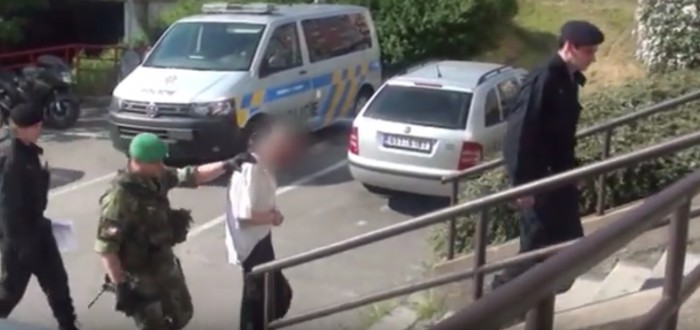 Třiatřicetiletý muž má násilnou trestní minulost