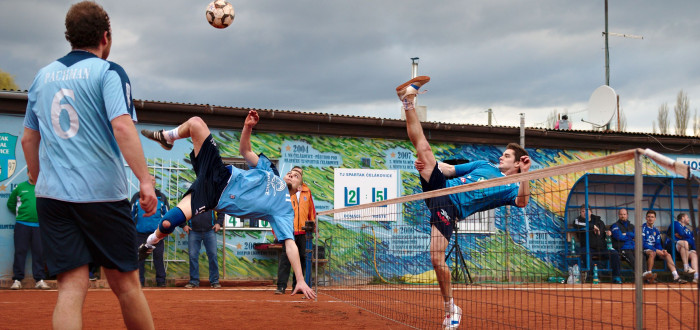 Do čelákovické Emity Areny přijel na začátek sezony aktuální vicemistr nohejbalové extraligy TJ Avia Čakovice  