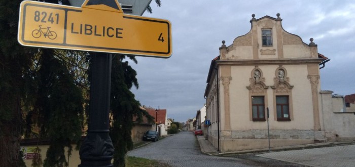 Nová cyklotrasa vede středem obce Čečelice
