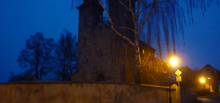 Tismická bazilika těsně před setměním 