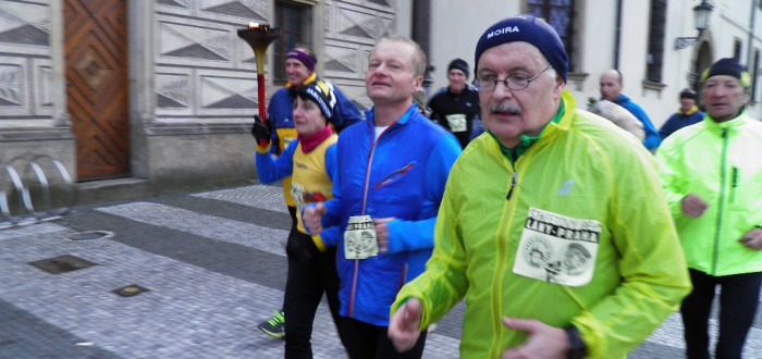 Cesta na Hradčanské náměstí vedla přes Vypich a Pohořelec