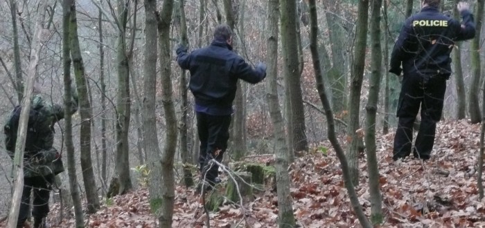 Policisté prohledávají Břežanské údolí