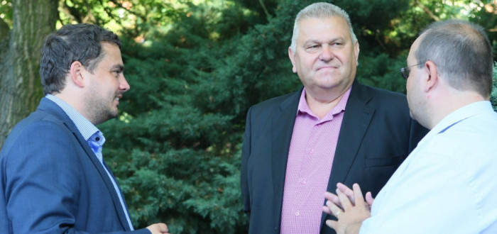 Bude hejtman Petera (uprostřed) pokračovat v rozjeté práci?