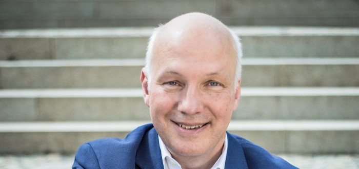 Aktuálně kandiduje do senátu za Prahu 12