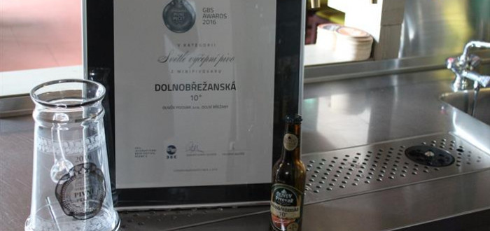 Diplom, džbán a lahev Dolnobřežanské desítky