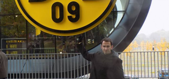 Jarda před stadionem jednoho z oblíbených klubů