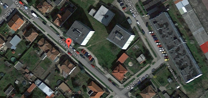 Na mapě je vidět přesně ten problém, který město řešilo. Totiž nelegální parkování