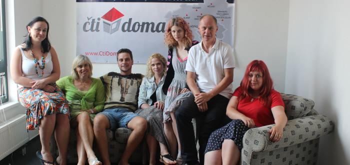 přítel závislý na online seznamovacích webech 10 známek, že chodíš s pánem