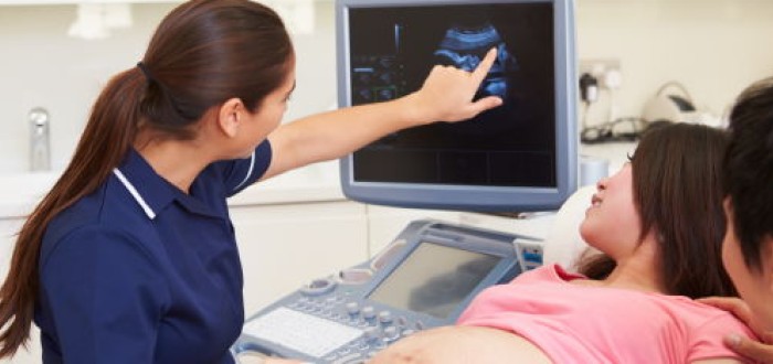 Reprodukční kliniky mají nedostatek kvalitních vajíček. Co musí dárkyně splňovat?
