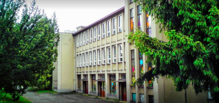 Kolínské školy dostanou nové venkovní učebny. Jedna ale ne, proč tomu tak je?