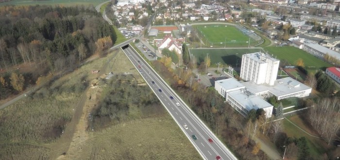 Uzavírky jsou v Benešově celé léto. Někde se protáhnout až do září