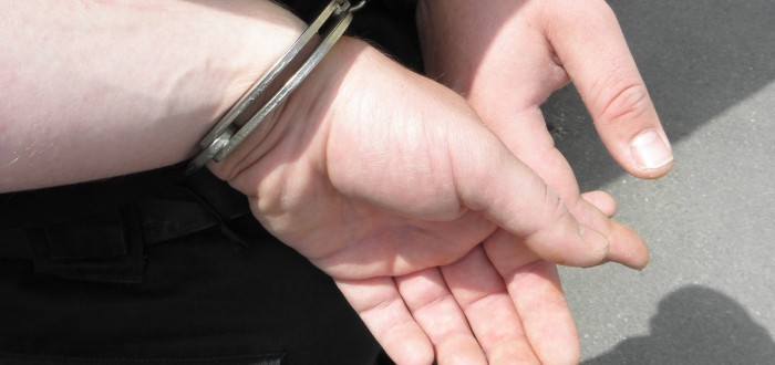 Dvacetisedmiletý podvodník je nyní v rukou policie.
