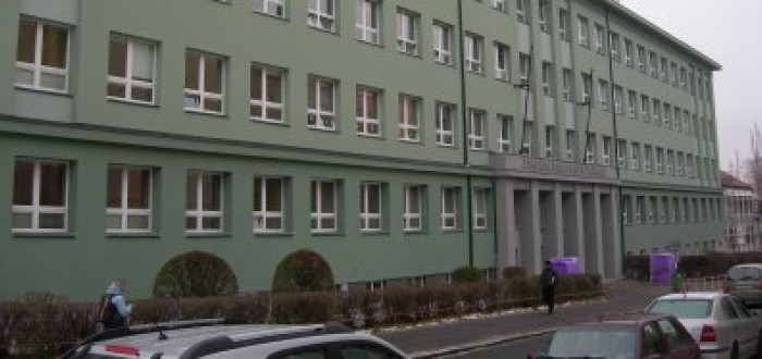 Trénovalo se, jak čelit nebezpečím vně budovy