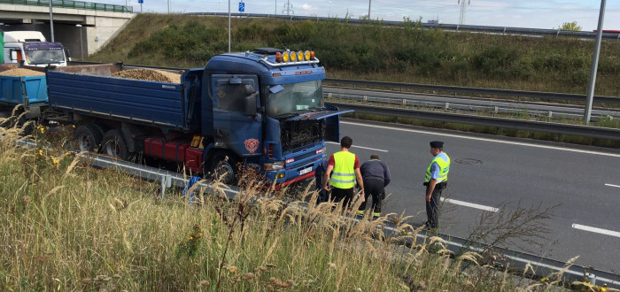Řidič hořícího kamionu zachoval klidnou hlavu