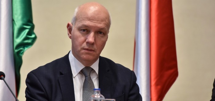 Pavel Fischer upozorňuje na to, že Babiš je obchodník a ví, co mu vynese hlasy