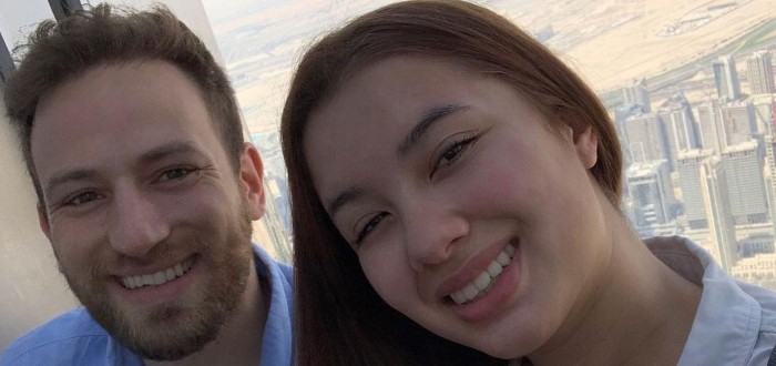 Caroline a Babis vypadali jsko šťastný pár. Ona se ho ale bála a on ji nakonec zavraždil