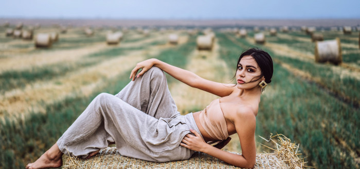 Farmářka nosí bikiny údajně i proto, že se s nimi může na farmě opalovat při práci