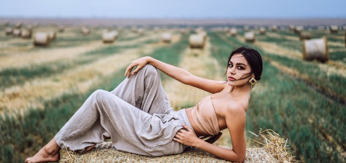 Farmářka nosí bikiny údajně i proto, že se s nimi může na farmě opalovat při práci