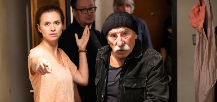 Zuzana Vejvodová zůstala v seriálu sama. Ve skutečnosti jim to s kolegy klape na výbornou