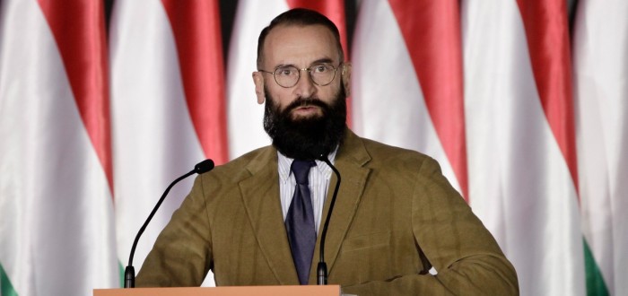 József Szájer je asi pěkně vykutálený ptáček
