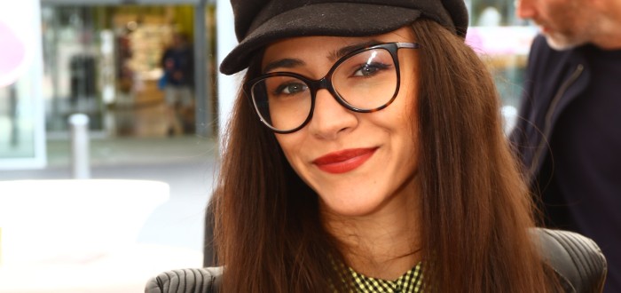 Eva Burešová hraje v seriálu ZOO chůvu Viky Janečkovou. Petrovi porodila syna