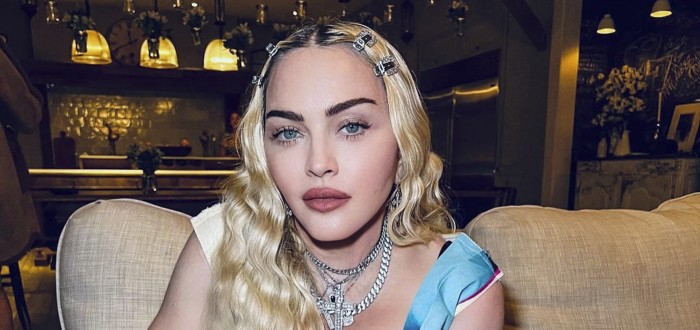 Madonna na svém instagramu šokuje odvážnými pózami i mladistvým vzhledem