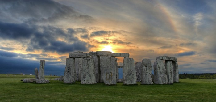 Stonehenge se skládá z kamenů o hmotnosti až 50 tun