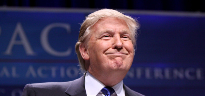 Donald Trump svojí vzteklou reakcí nahrál Kamale Harris