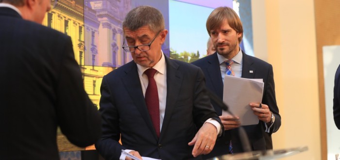 Podle některých právníků je současný nouzový stav neplatný, přesto se jím řídíme