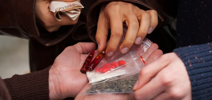 Drogy neboli omamné a psychotropní látky provázejí člověka od nepaměti