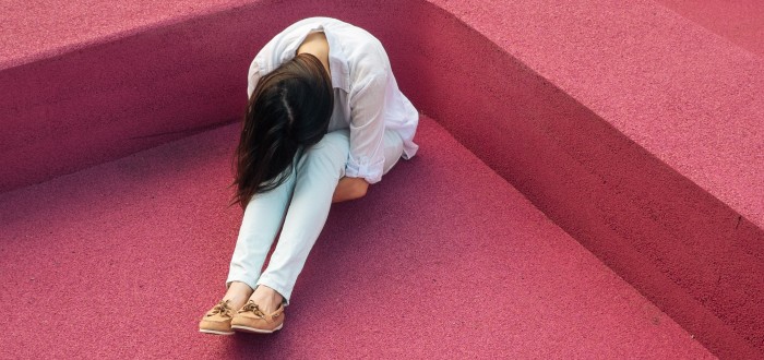 Jedním z příznaků rakoviny jsou bolesti žaludku a únava