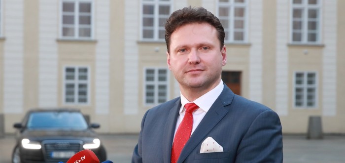 V letech 2014 až 2017 byl Radek Vondráček zastupitel a místostarosta města Kroměříž, od února 2017 členem předsednictva hnutí ANO 2011