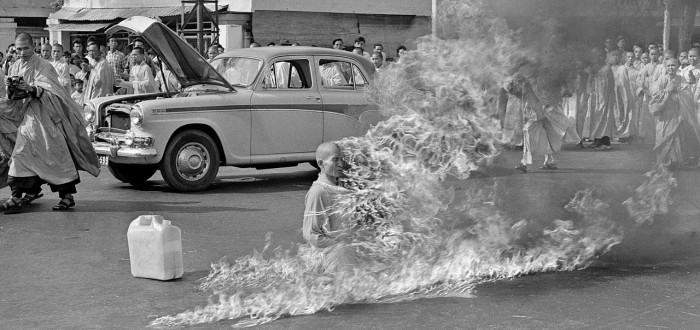 Fotograf Malcolm Brown za tento snímek získal Pulitzerovu cenu