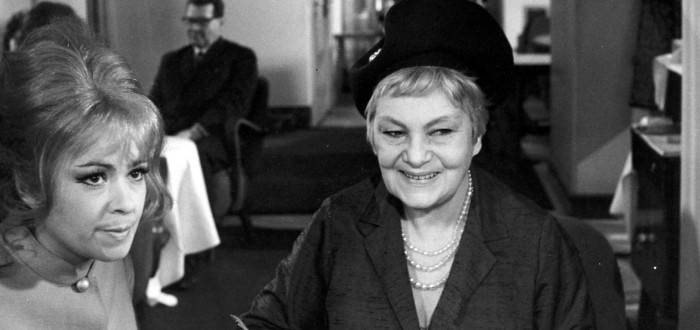Jiřina Šejbalová (na snímku s Jiřinou Bohdalovou) předvedla svoje herecké umění i ve filmu Světáci