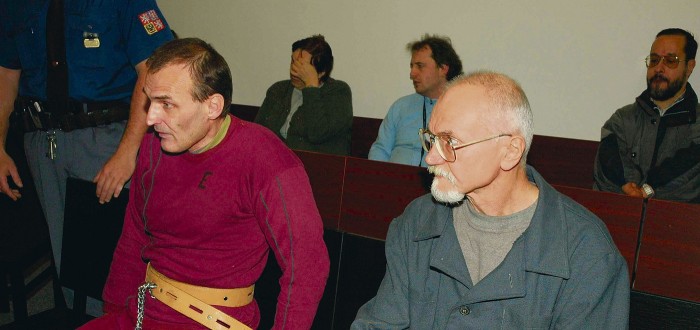 Vrazi Kutílek a Kott u soudu. Oba dostali doživotní trest